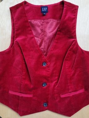 Gap Velvet Button Down Vest In Sled Red